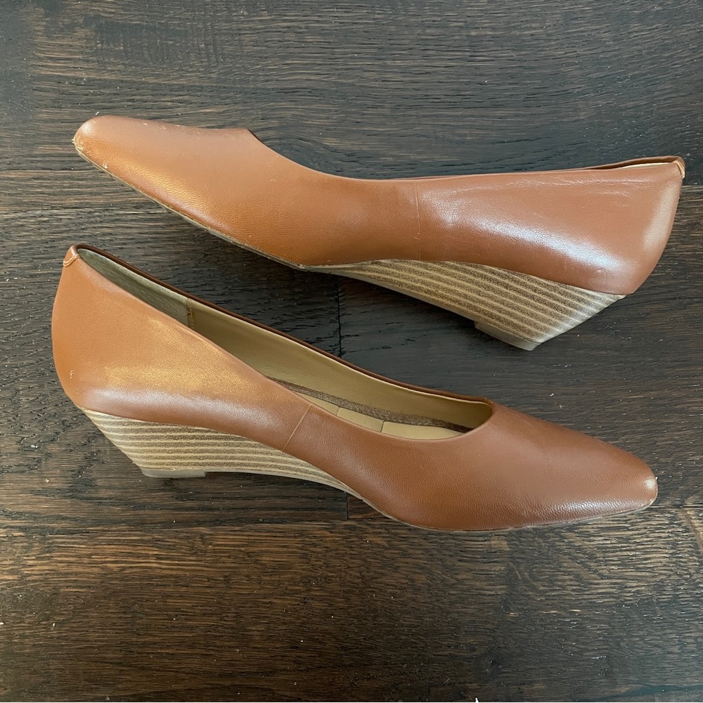 Me Too “Bryana 4” leather wedge pumps
